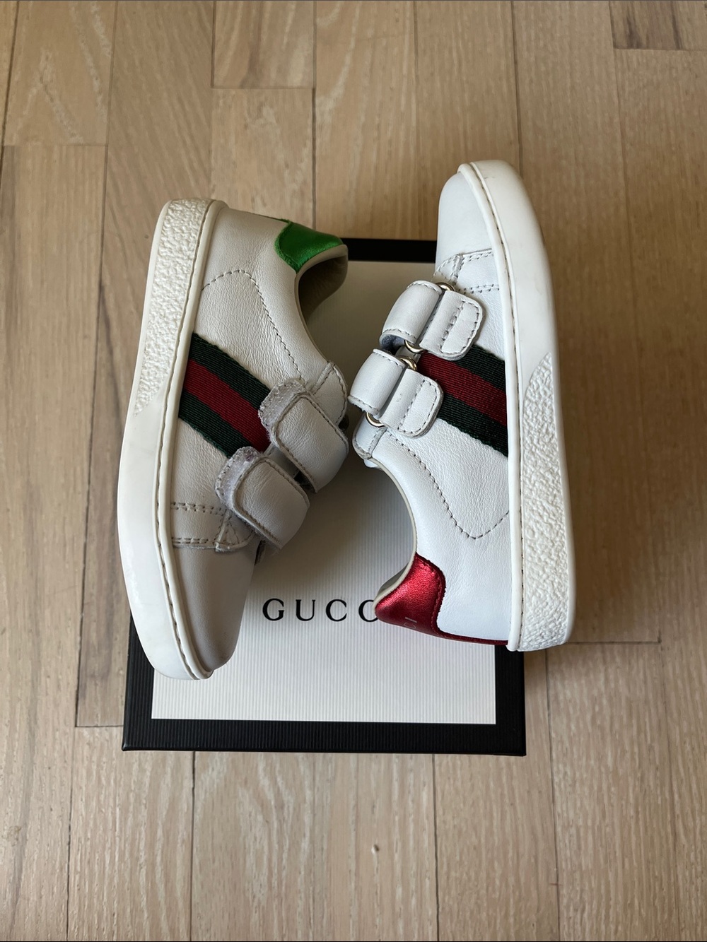 Gucci toddler White Leather Sneakers with Red & Green Stripe